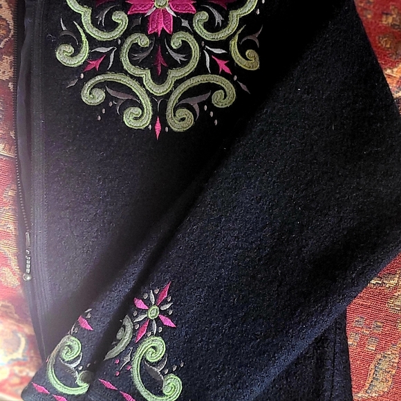 Icelantic Black Wool Jacket with Floral Embroidery - Picture 12 of 13